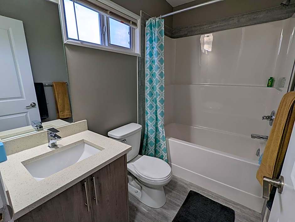 Riverside Motel & Suites