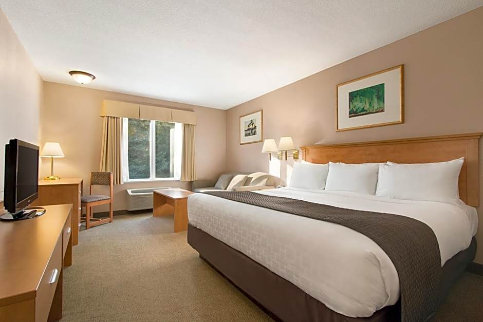 Days Inn & Suites by Wyndham Thunder Bay