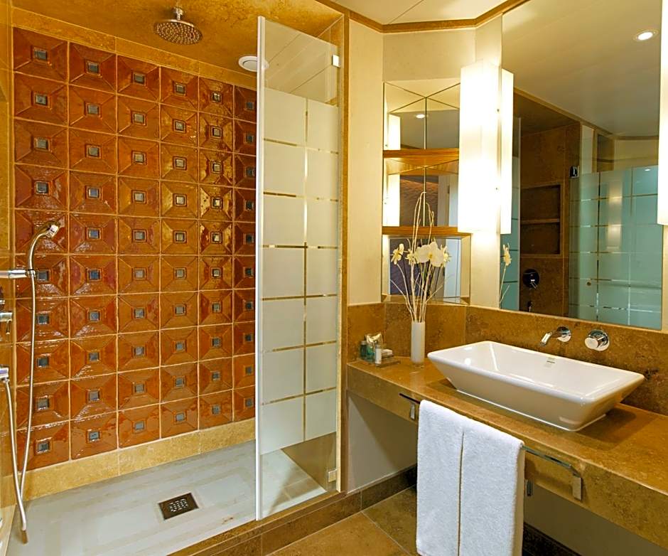 Real Marina Hotel & Spa