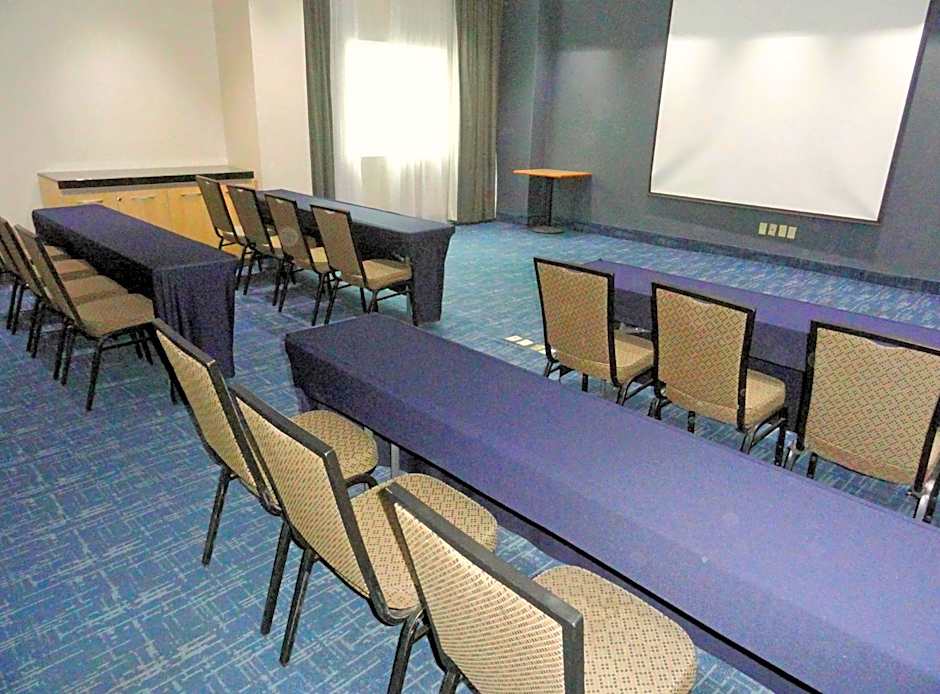 Holiday Inn Express & Suites Toluca Zona Aeropuerto By IHG