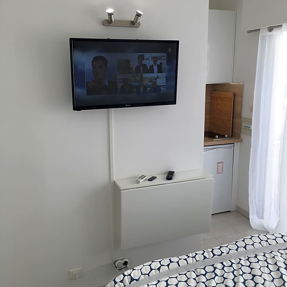 Studio carré d'or situé à 50 m de la plage