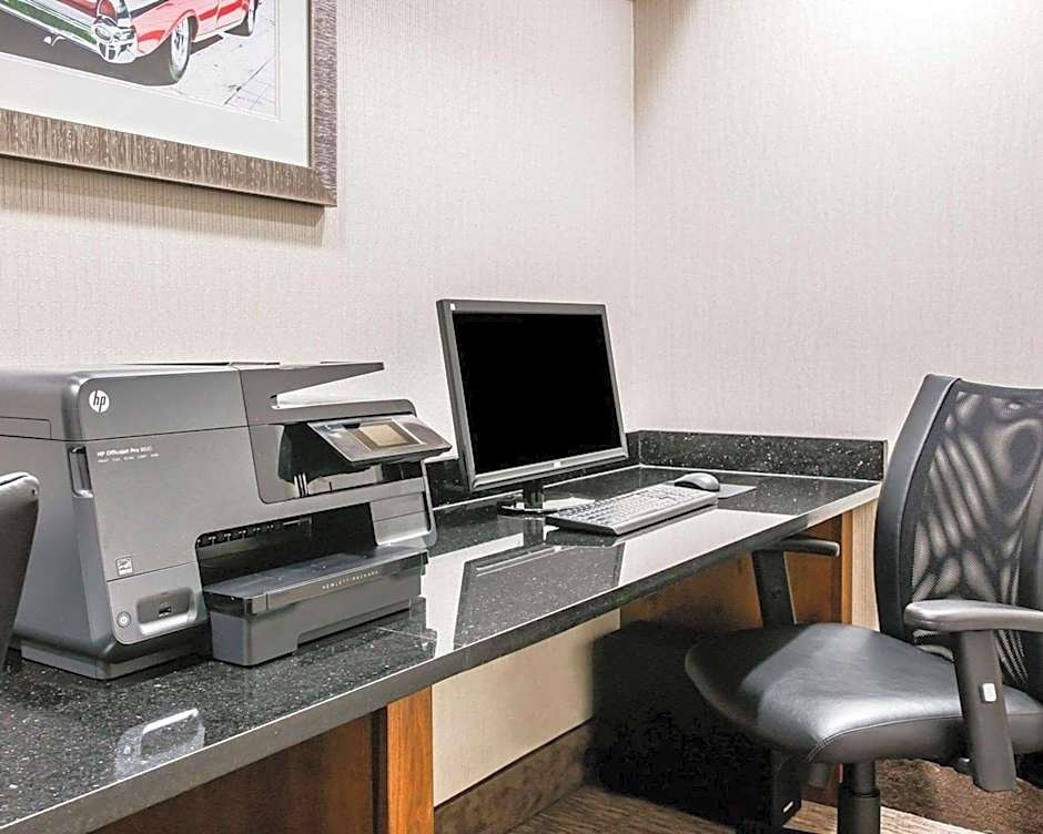 Quality Inn & Suites Warren