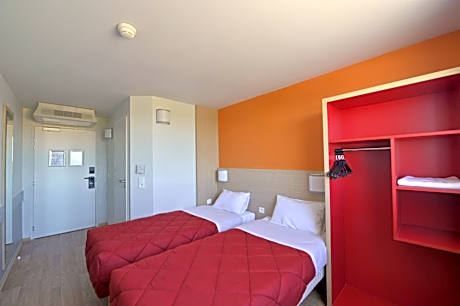 2 Single Beds - Essentiel Plus Room