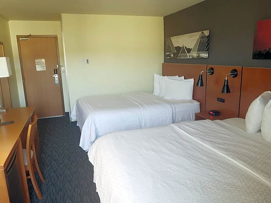 Travelodge by Wyndham Edmonton West