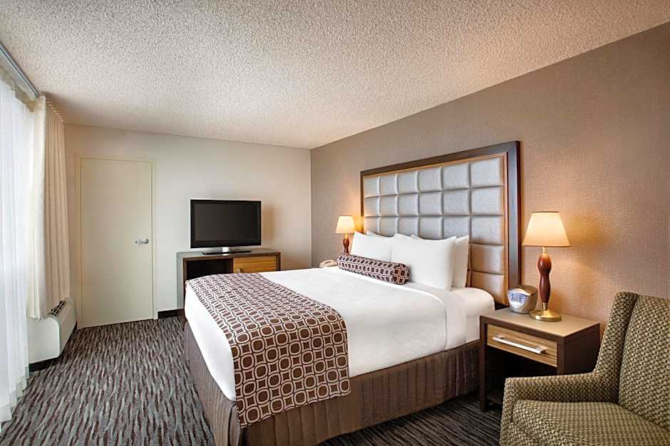 Photo 1 of 2 of Plaza 1 King Bed Suite