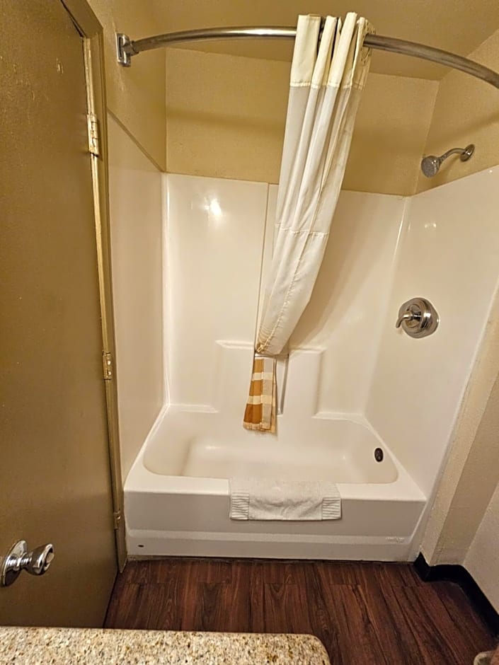 California Suites Motel