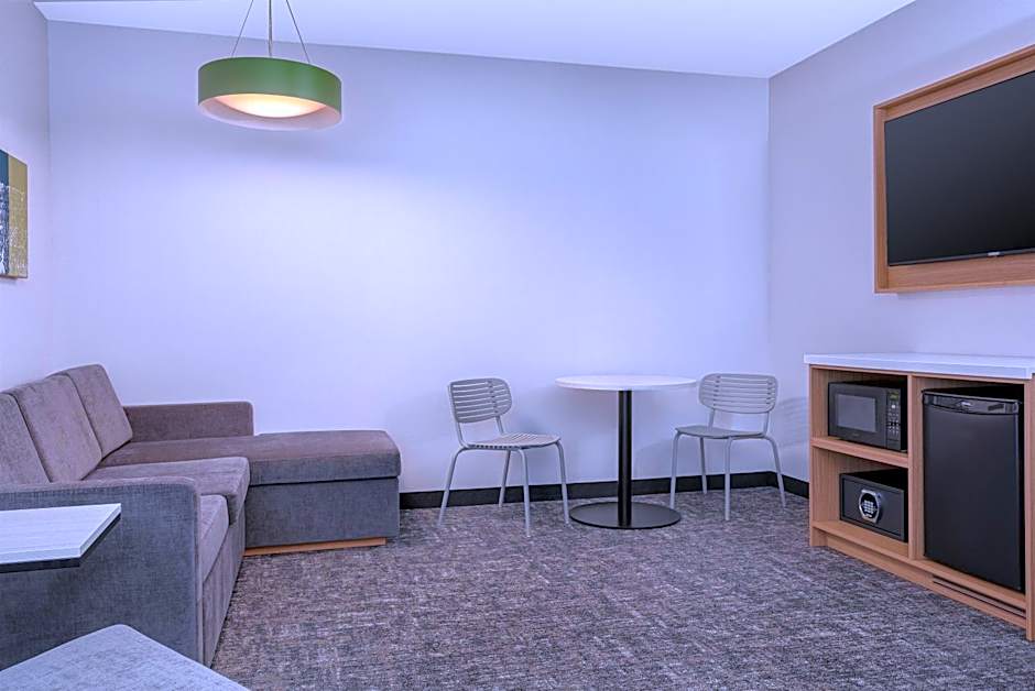 Spark by Hilton Montreal Brossard
