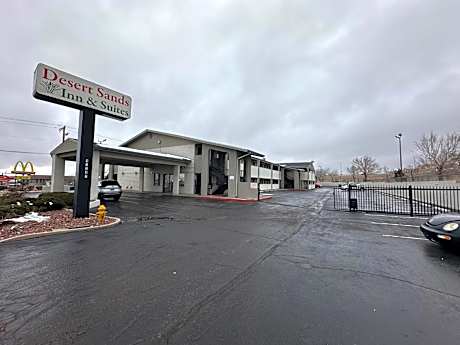 Desert Sands Inn & Suites