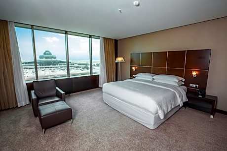 Presidentioal Suite, Presidential Suite, Airport view