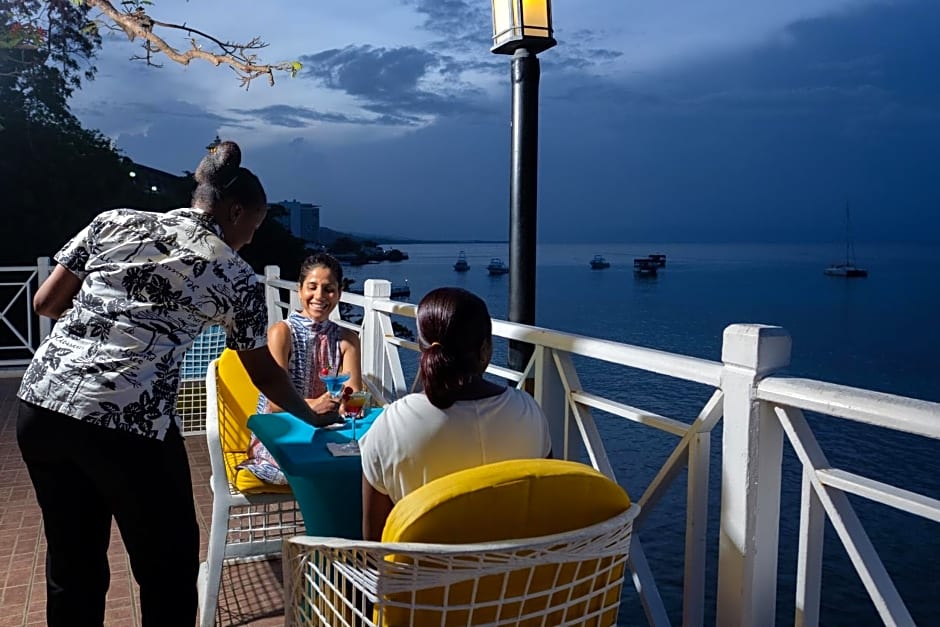 Hibiscus Lodge Hotel