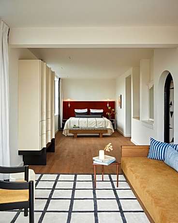 The Penthouse with Connection Room