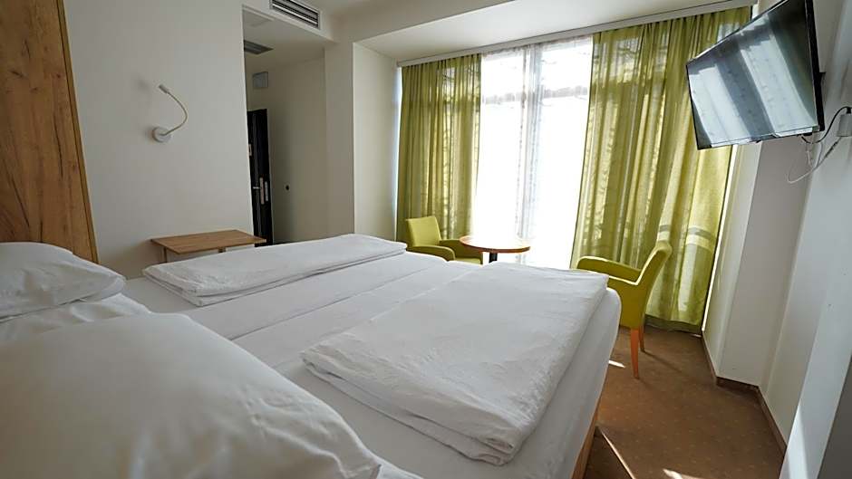 Hotel Argument