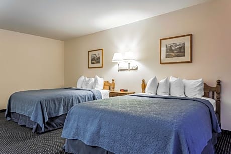 Queen Room with Two Queen Beds - Smoking