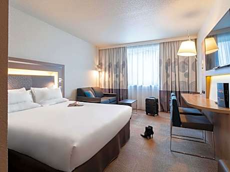 Superior Room with Queen Bed and Single Sofa Bed