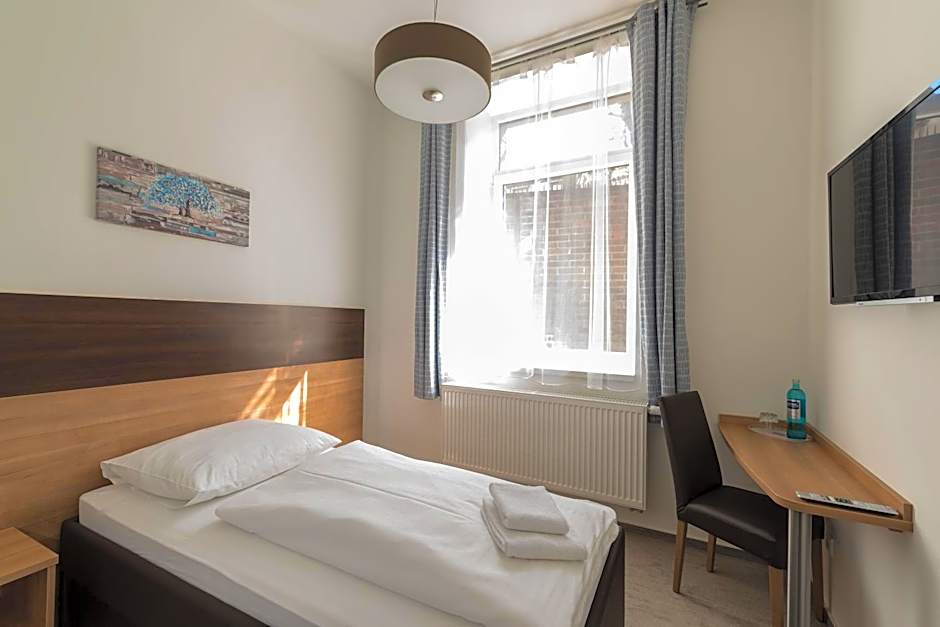 Boutique-Hotel Kronenstuben - unschlagbare Zentrumsnähe direkt am Marstall & Marktplatz - Schloss in 3 Min - Frühstück - Langzeitmiete