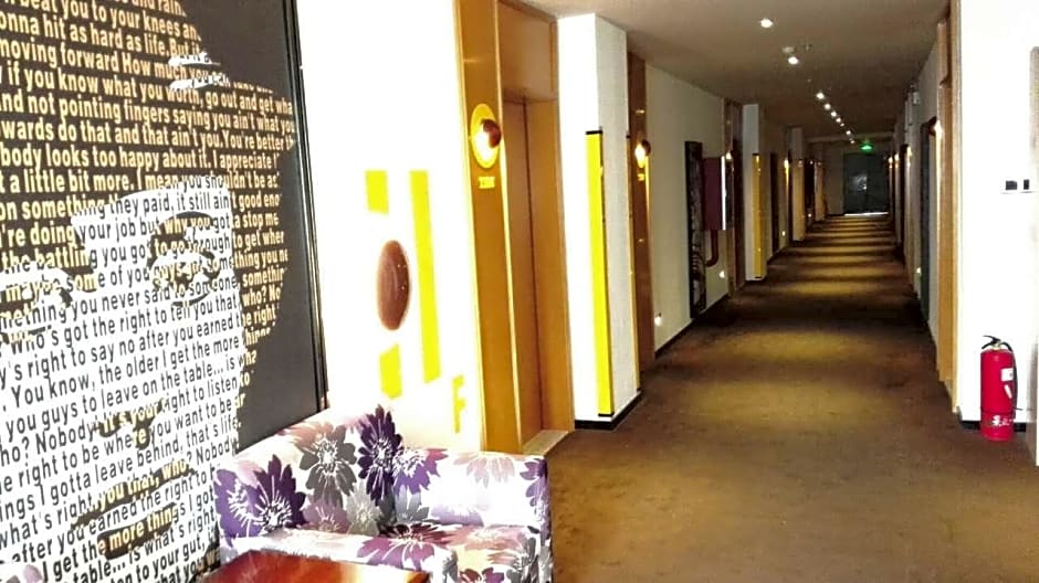 Iu Hotel Urumchi Nianzi Gou Bus Station Branch