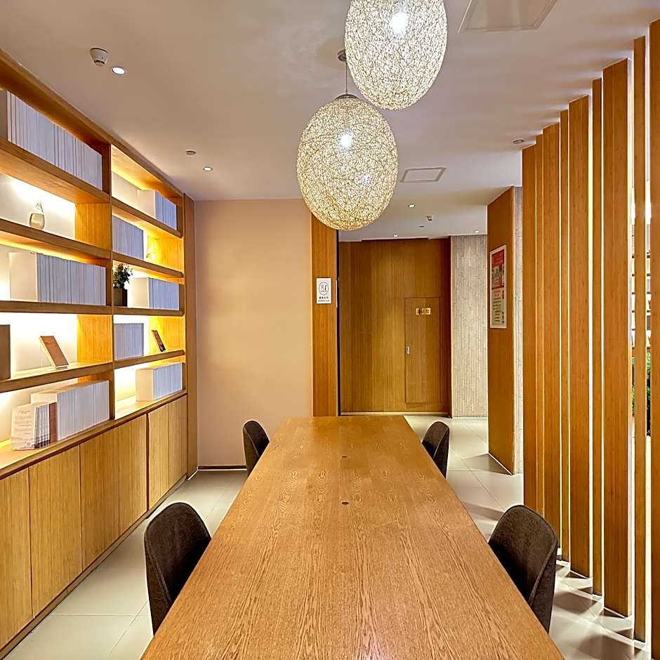 Ji Hotel (Wenchangge Shouxihu Road)