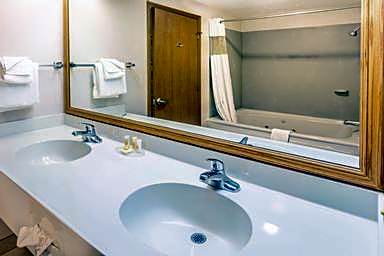 Days Inn by Wyndham Tiffin