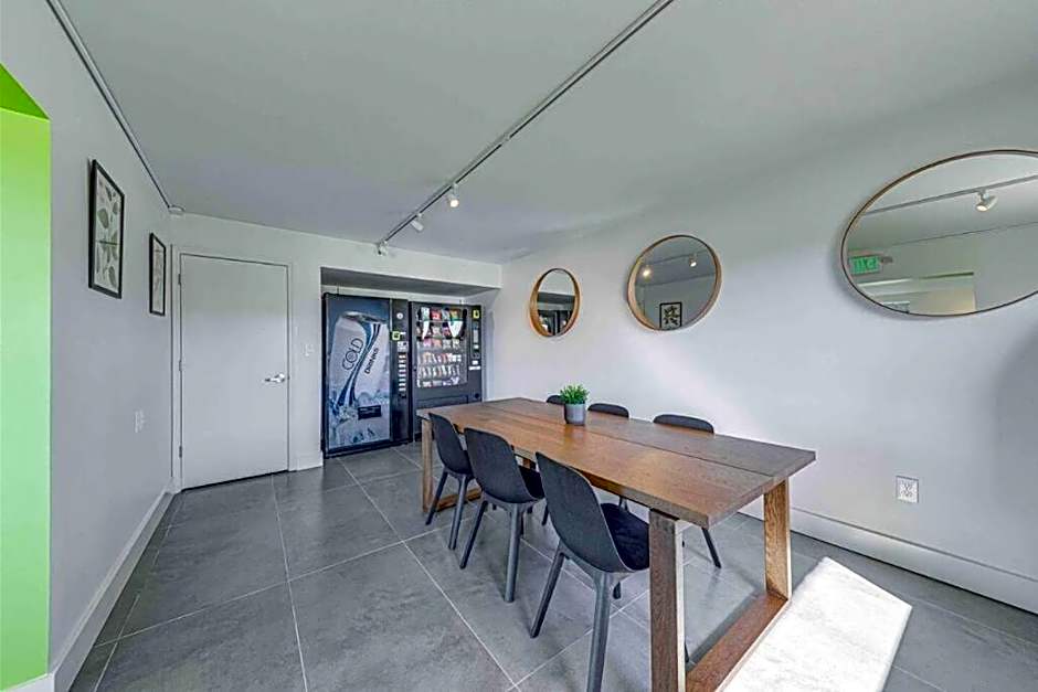 Travel Lodge by Wyndham 10 min from Disney