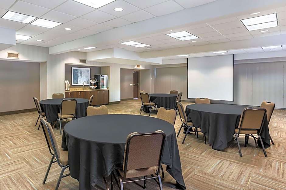 Best Western Plus Cottontree Inn