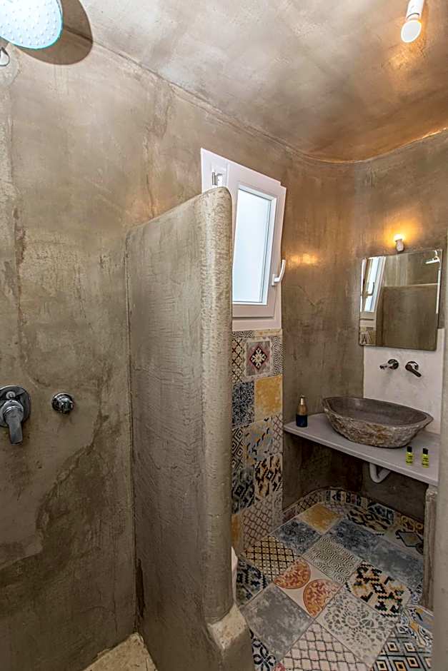 Peristeronas Village