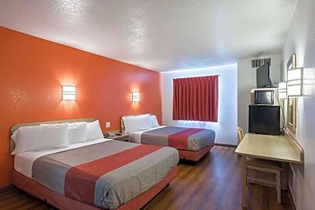 2 Queen Beds |ADA/RI Shower/Non-Smoking