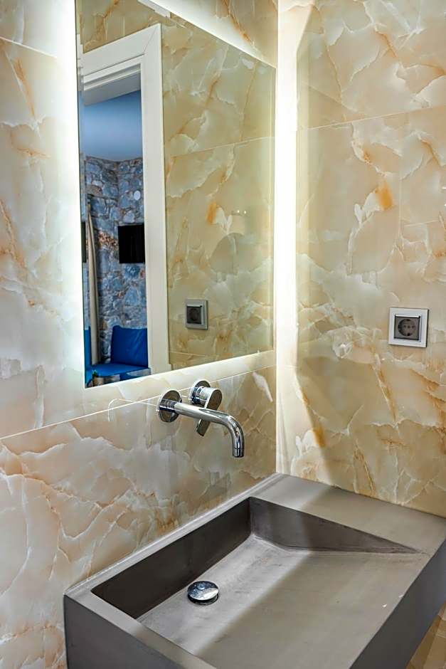 THALASSIA LUXURY APARTMENTS