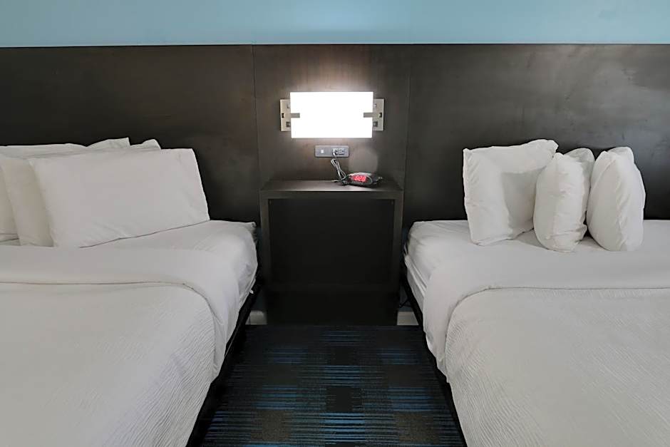 Travelodge by Wyndham Calhoun South I-75