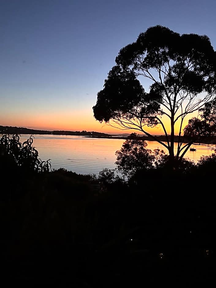 Seagrass Coastal Retreat with direct beach access