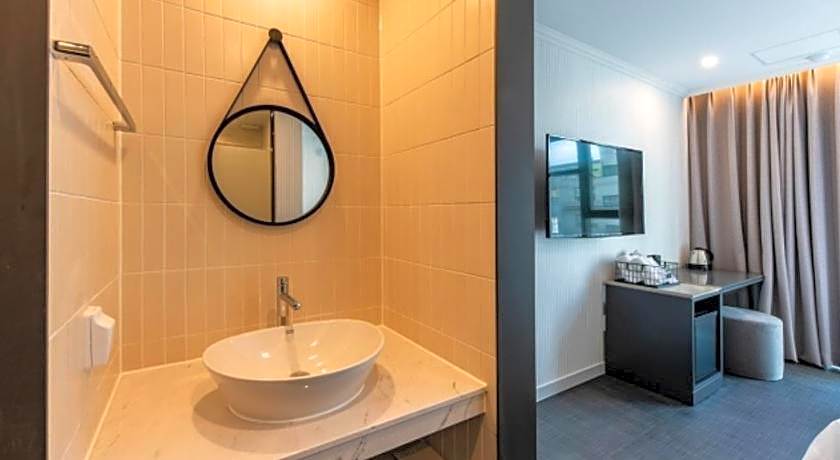 Brown-Dot Hotel Deokcheon