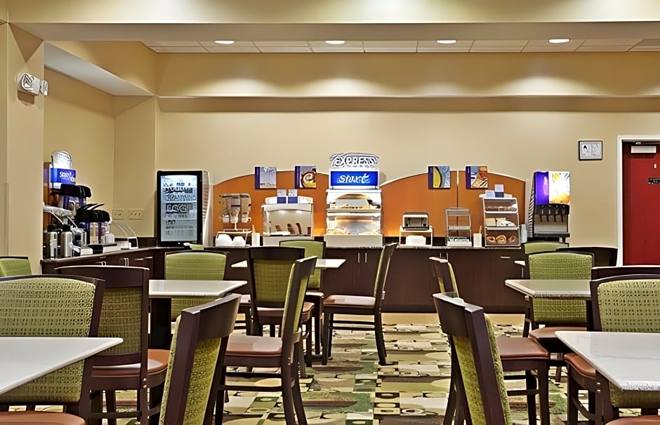 Holiday Inn Express & Suites Statesville By IHG
