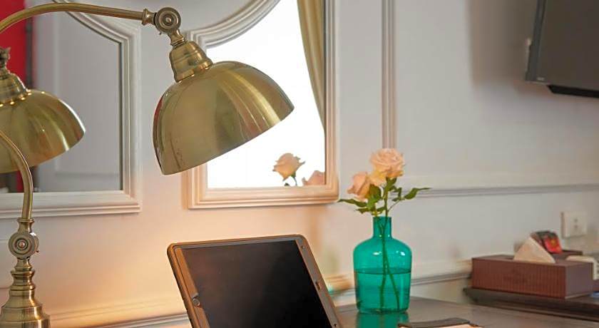 Manoir Des Arts Hotel