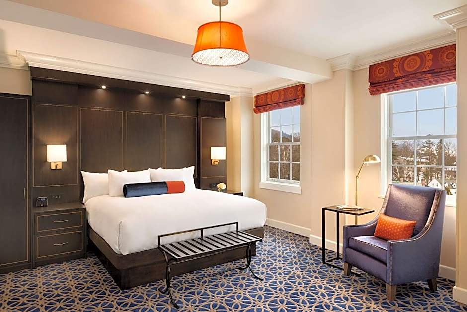 Photo 1 of 5 of Deluxe 1 King Bed, Hearing/Mobility Accessible, Main Building