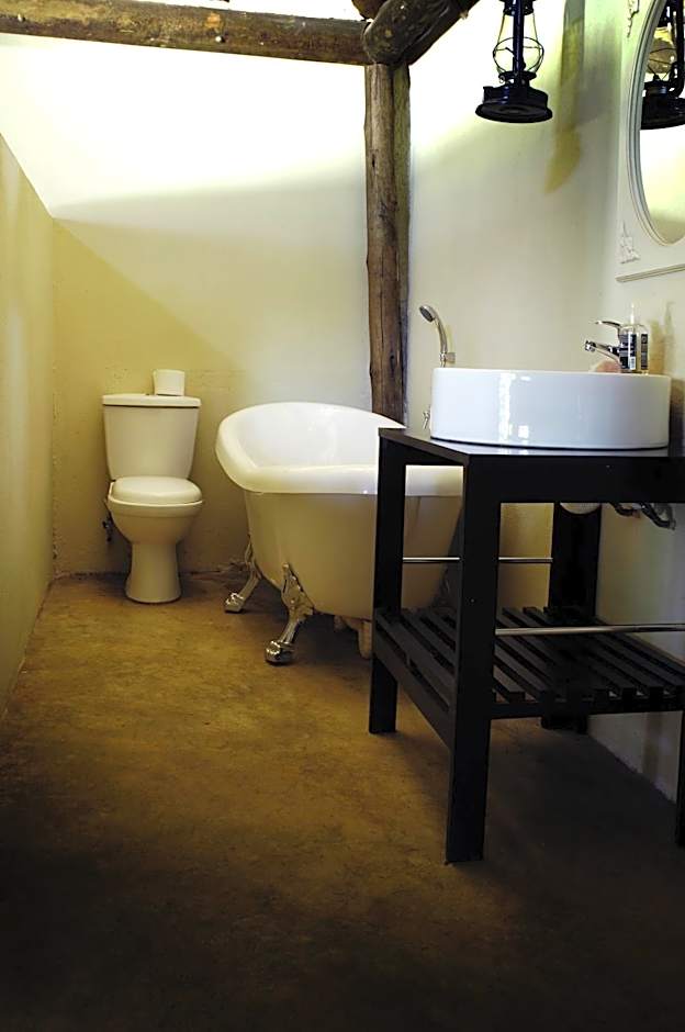 Caracal Lodge