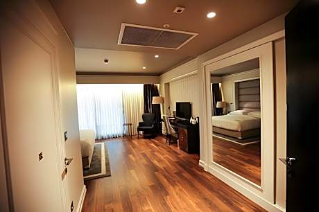 King Accessible Guest Room