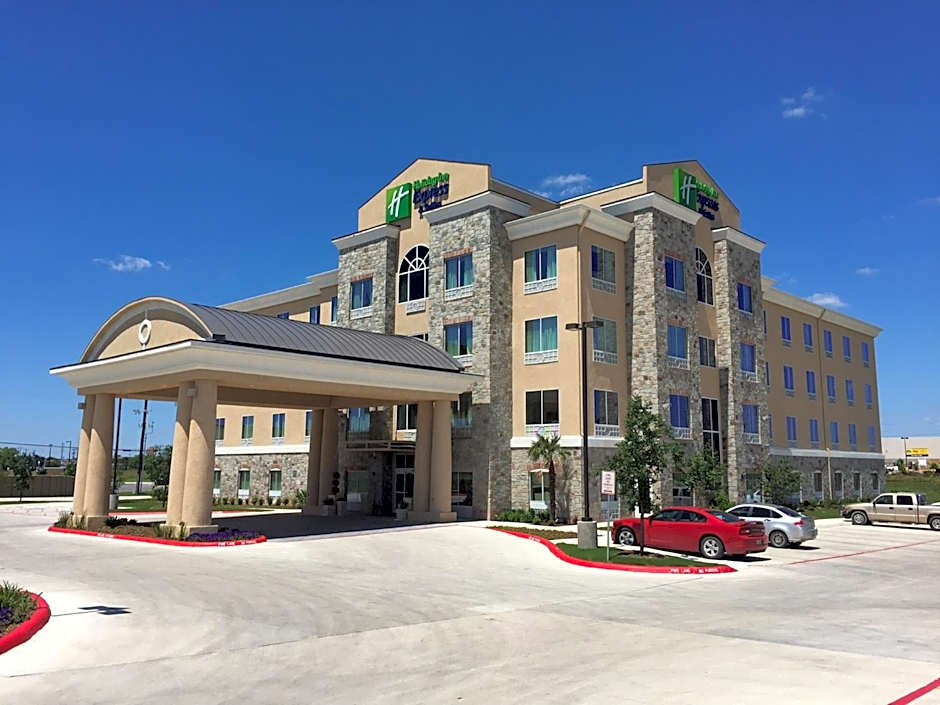 Holiday Inn Express & Suites San Antonio - Brooks City Base By IHG