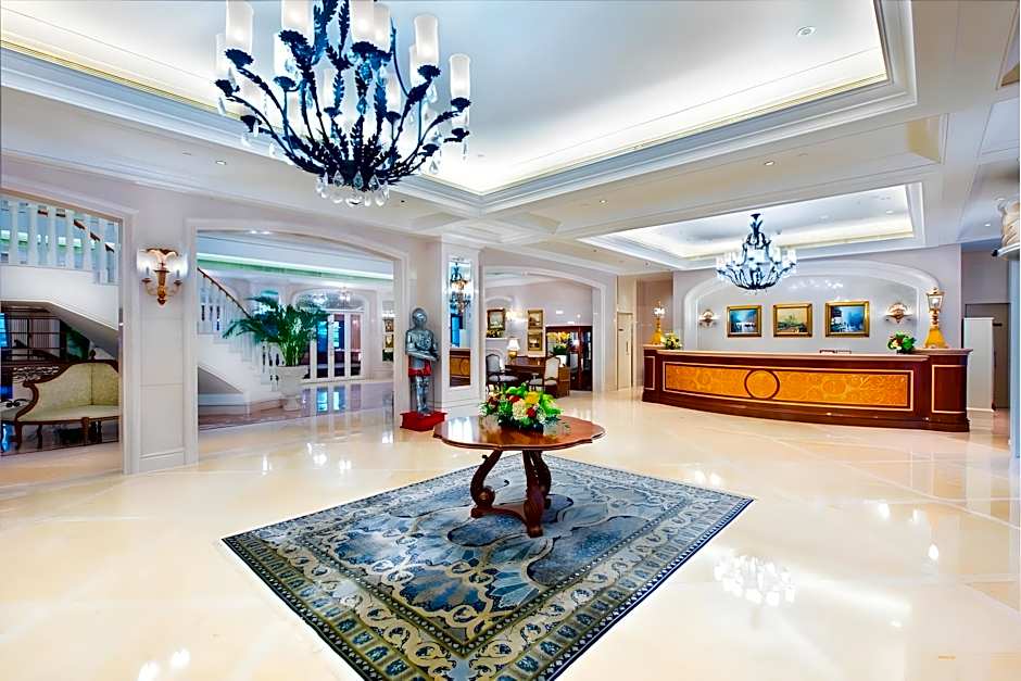 Rocks Hotel