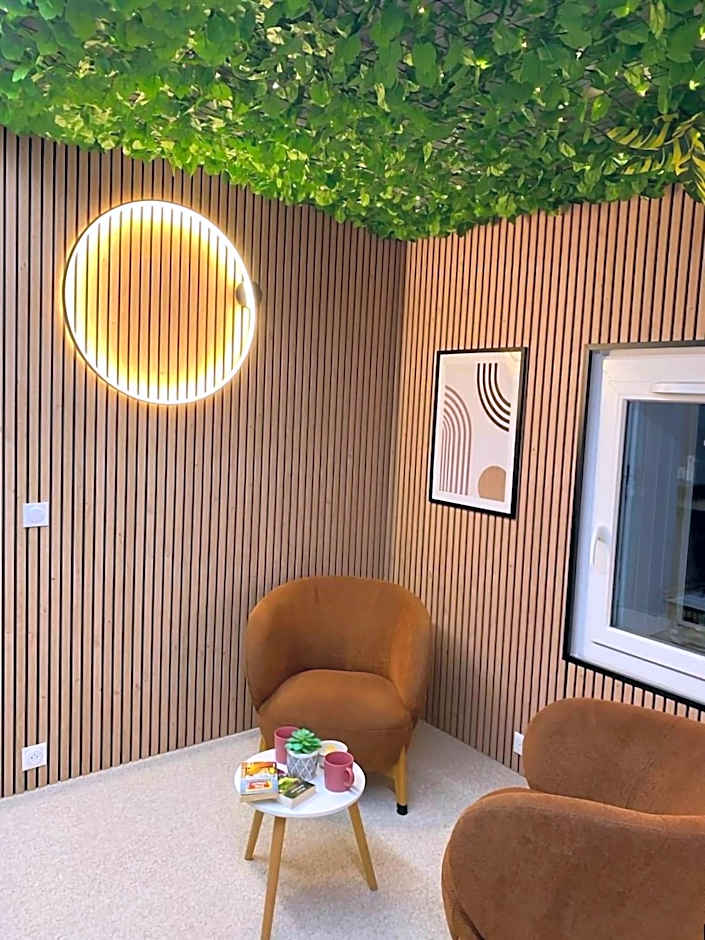 L'appart'hôtel - 1 Appartement Love Room avec Spa Privatif & Autres Appartements Standards à thèmes sans spa