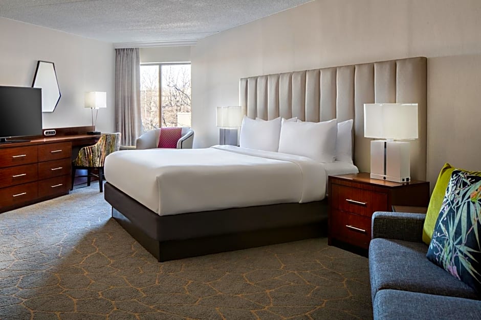 DoubleTree by Hilton Fairfield Hotel & Suites