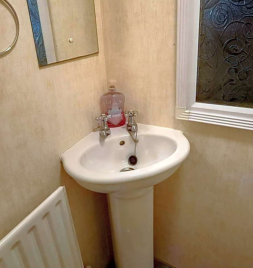 MOLLIES DEN 2 8 Berth 3 Bedrooms The Grange Holiday Park INGOLDMELLS