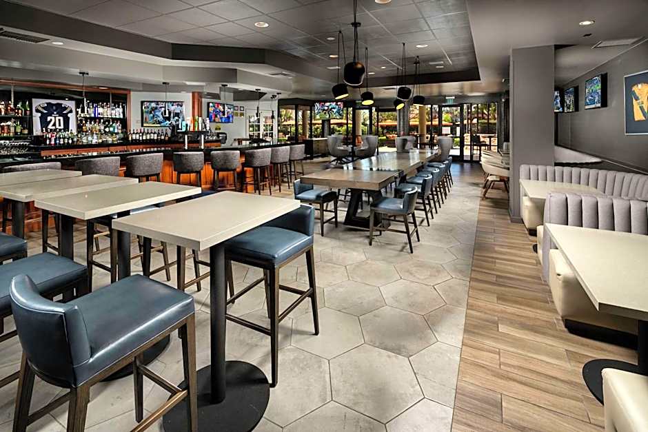 DoubleTree by Hilton Hotel Carson