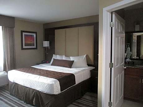 King Room with Kitchenette - Non-Smoking