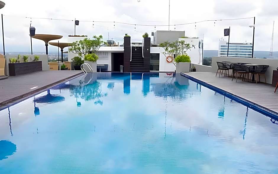 Ascent Hotel & Cafe Malang