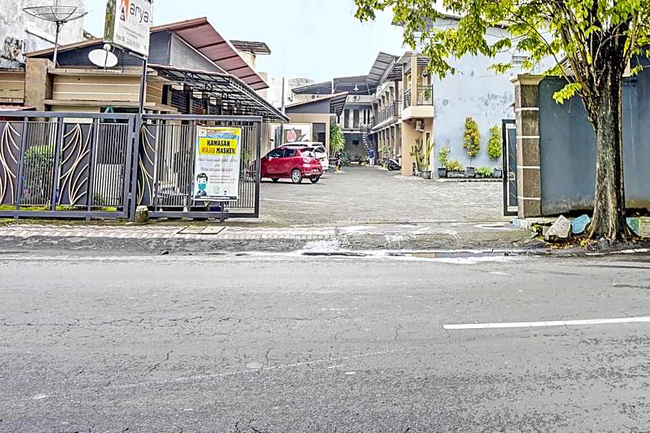 OYO Life 92190 Arya Guest House