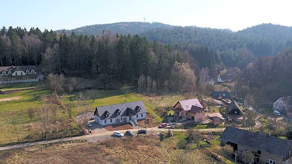 Pokoje Gościnne Art- Dworek