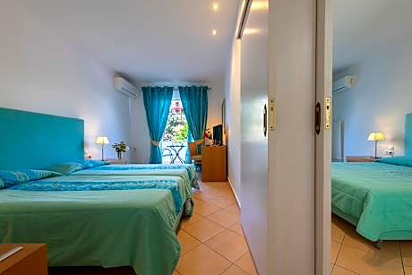 Family Room (2 Adults + 2 Children)