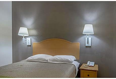 1 QUEEN BED | MOBIL ACC RI SHWR NSMK KITCHEN
