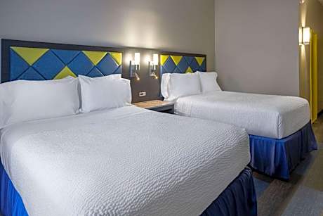 Queen Room with Two Queen Beds - Non-Smoking