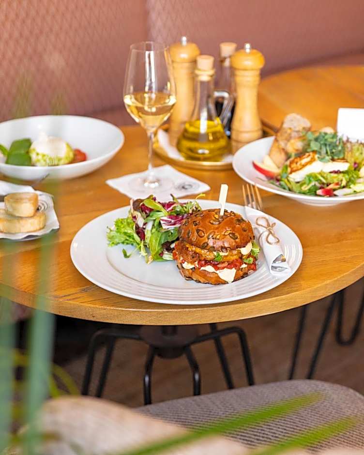 Old Royal Post Boutique Hotel & Premium Suites