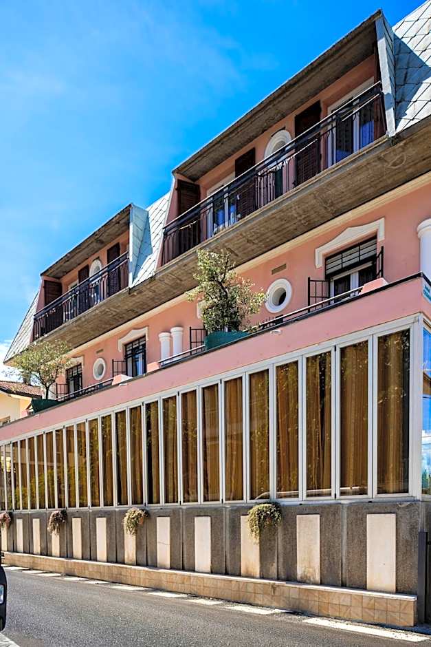 Hotel Cesari
